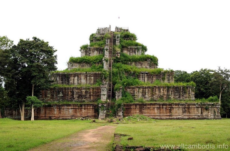 prasat tom.jpg